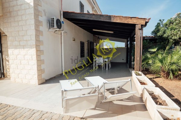 casa indipendente in vendita a Mola di Bari in zona Cozze