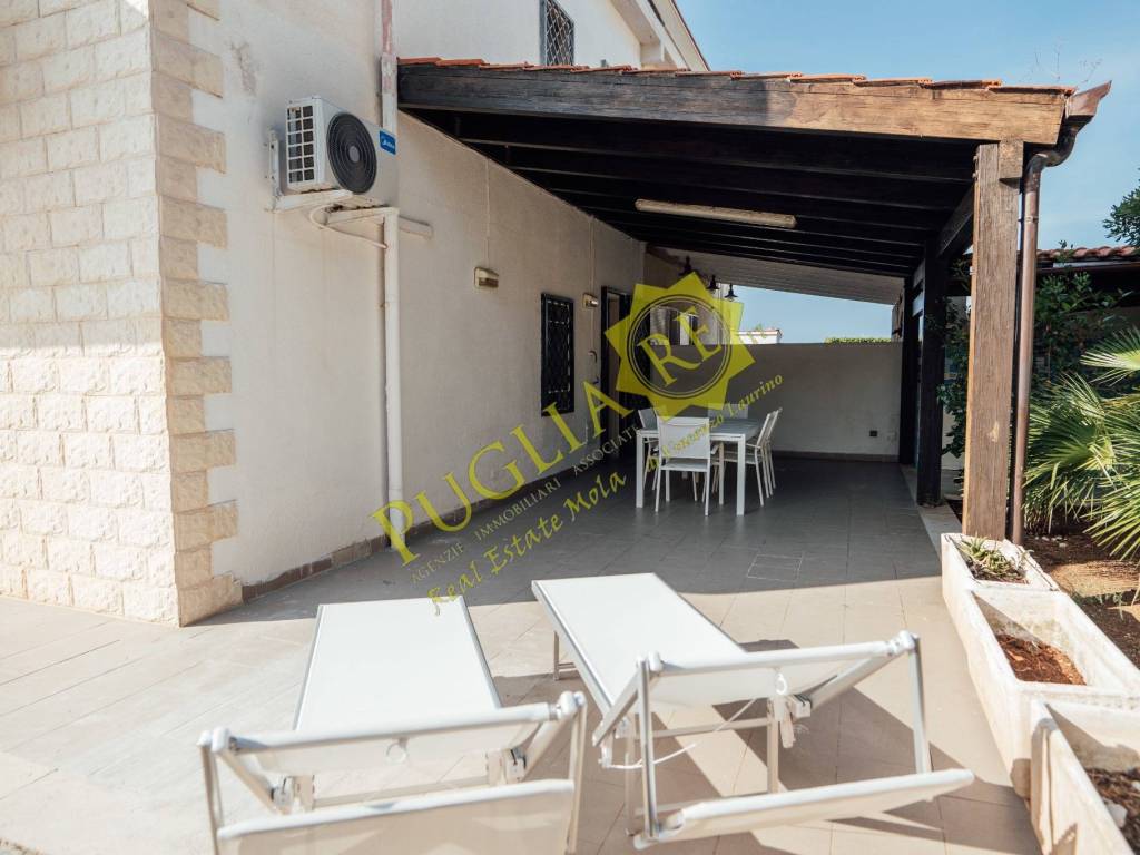 casa indipendente in vendita a Mola di Bari in zona Cozze