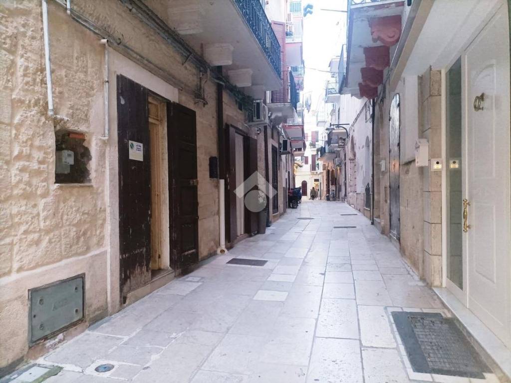 locale di sgombero in vendita a Mola di Bari