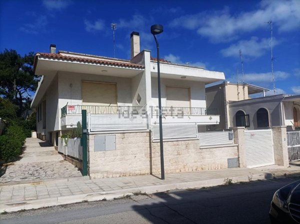 casa indipendente in vendita a Mola di Bari in zona Cozze