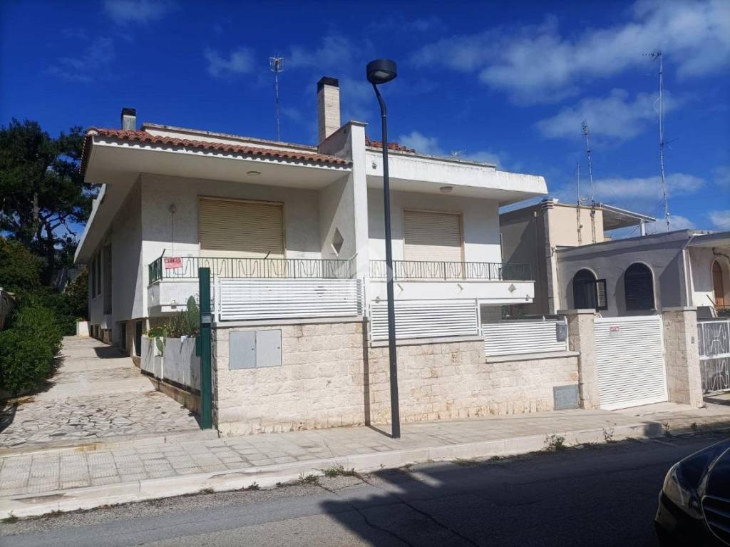 casa indipendente in vendita a Mola di Bari in zona Cozze
