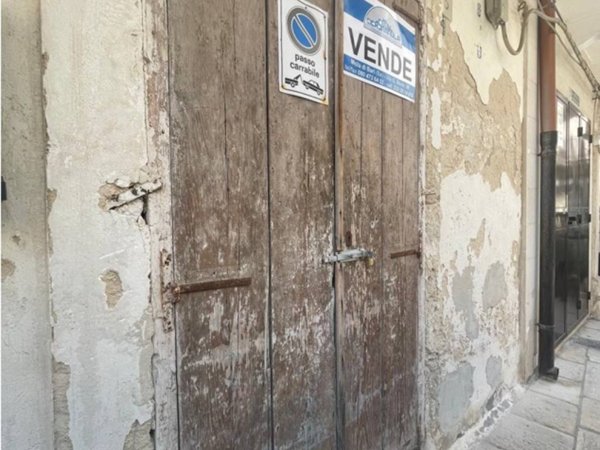 locale commerciale in vendita a Mola di Bari