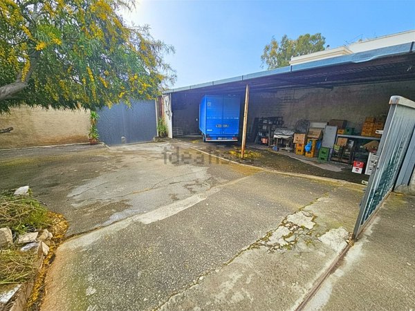 locale di sgombero in vendita a Mola di Bari