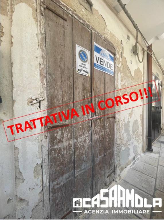locale di sgombero in vendita a Mola di Bari