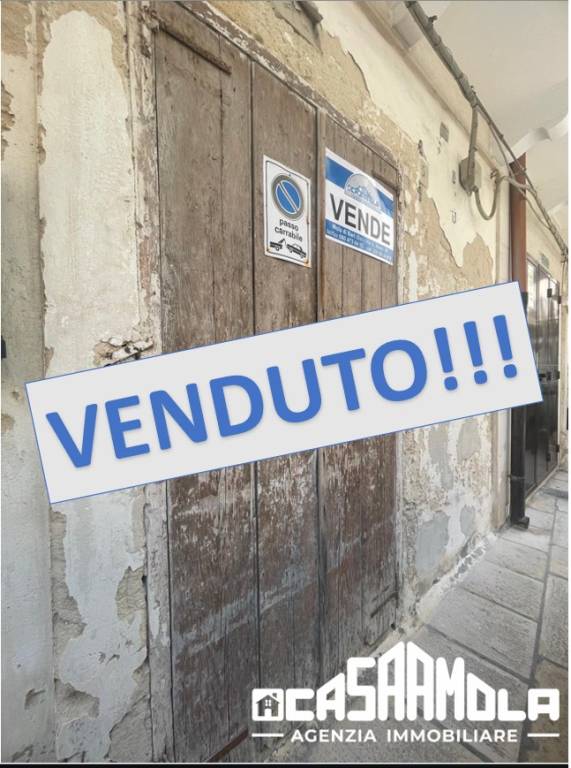 locale di sgombero in vendita a Mola di Bari
