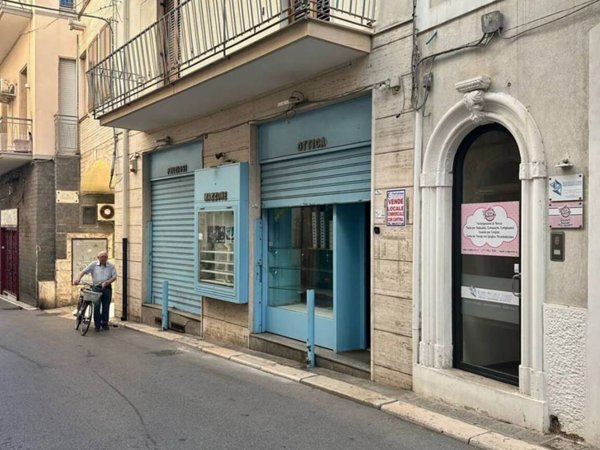 negozio in vendita a Mola di Bari