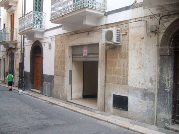 negozio in vendita a Mola di Bari