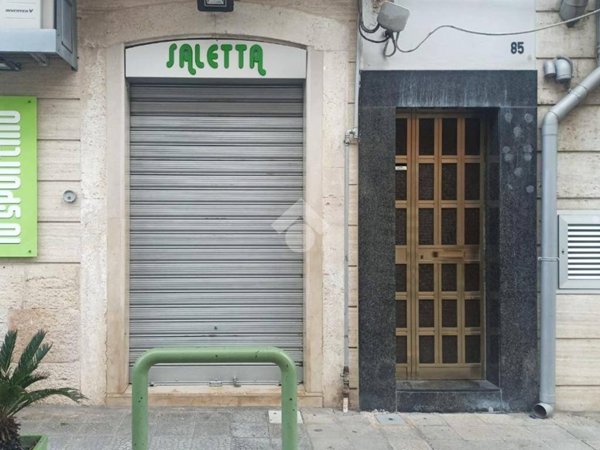 negozio in vendita a Mola di Bari