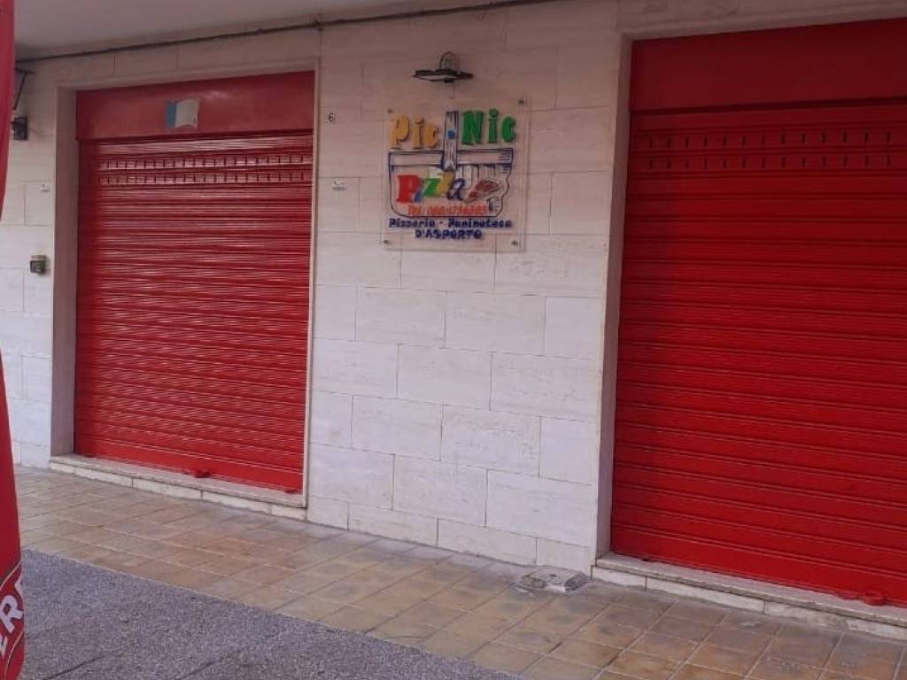 negozio in vendita a Mola di Bari