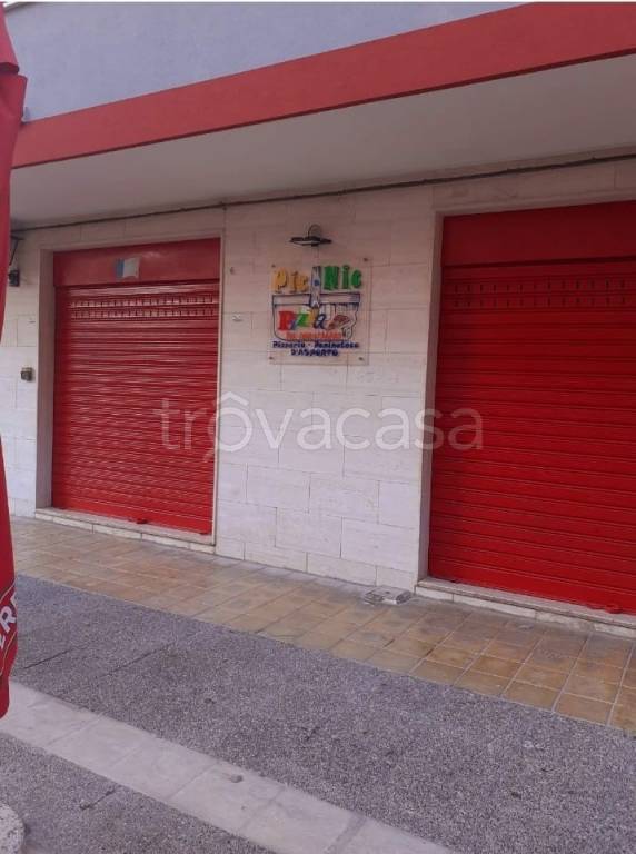 negozio in vendita a Mola di Bari
