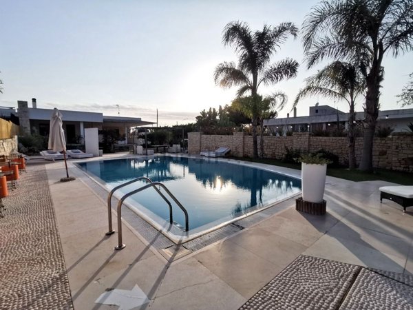 casa indipendente in vendita a Mola di Bari in zona Cozze