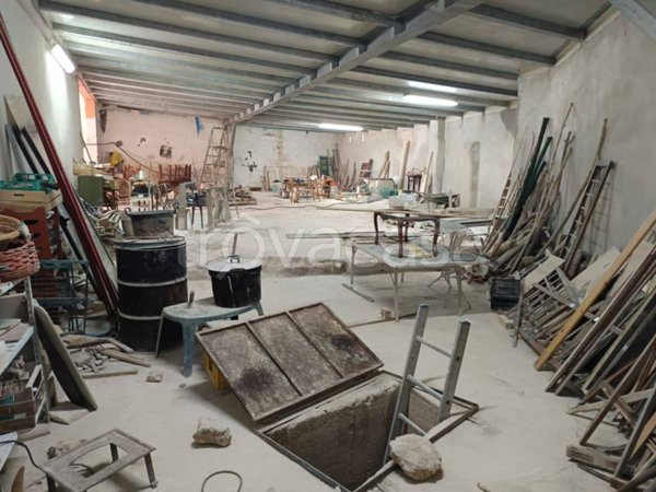 locale commerciale in vendita a Mola di Bari