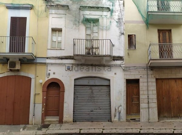 pentavano in vendita a Mola di Bari