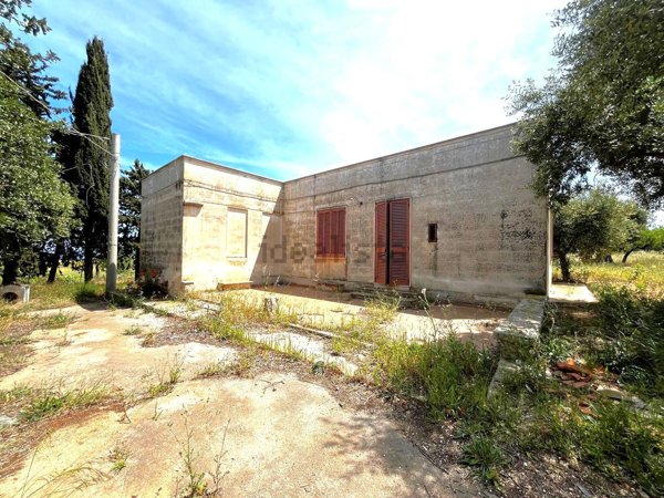 casa indipendente in vendita a Mola di Bari in zona Cozze