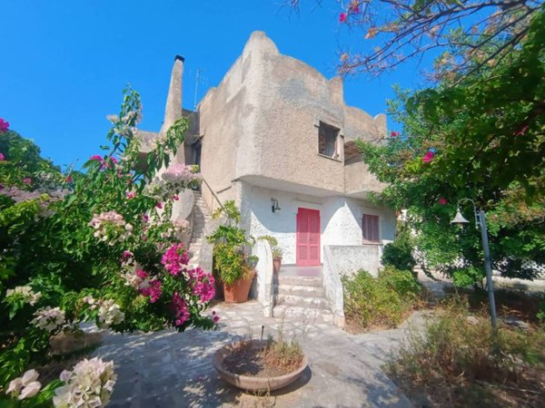 casa indipendente in vendita a Mola di Bari in zona Cozze