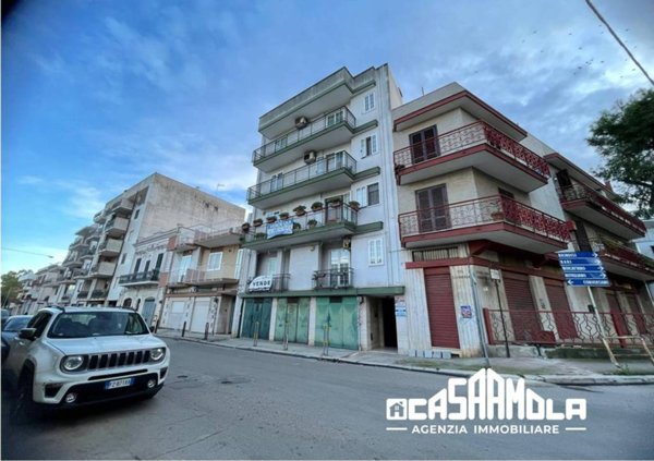 box auto in vendita a Mola di Bari