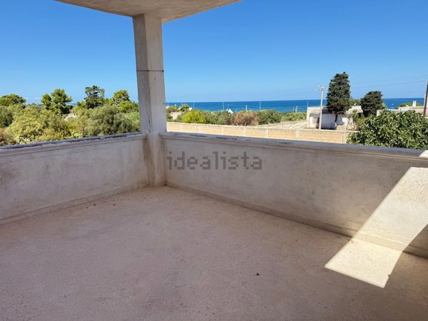 casa indipendente in vendita a Mola di Bari in zona Cozze