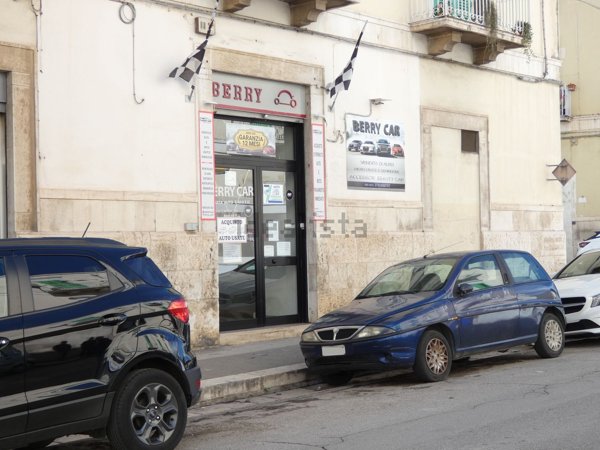 locale commerciale in vendita a Molfetta in zona Centro Città