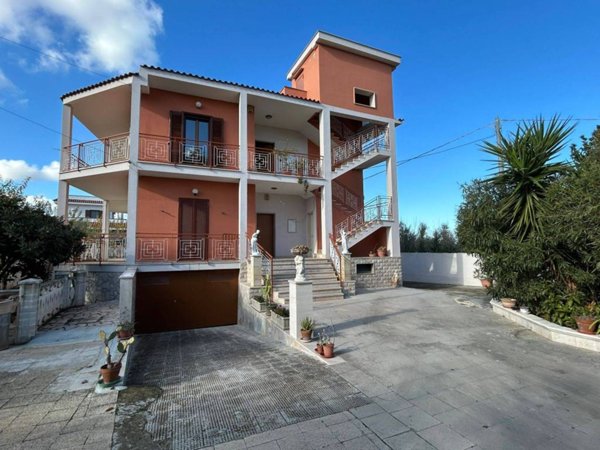 casa indipendente in vendita a Molfetta in zona Centro Città