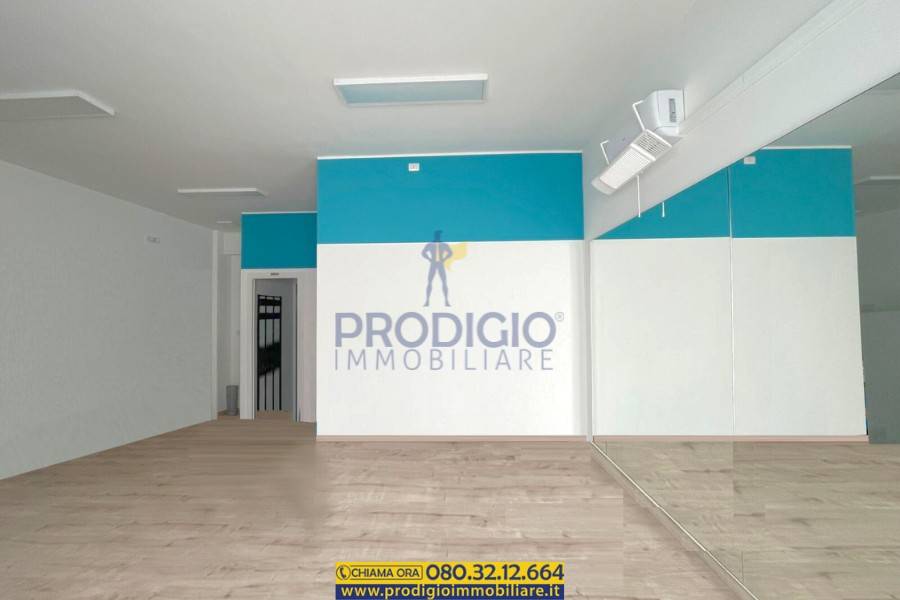 negozio in vendita a Molfetta in zona Centro Città