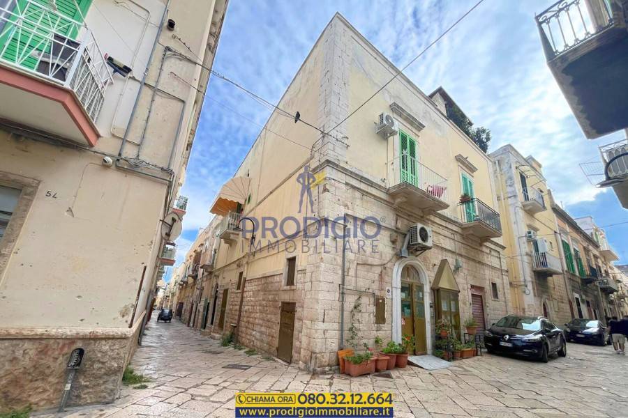 locale commerciale in vendita a Molfetta