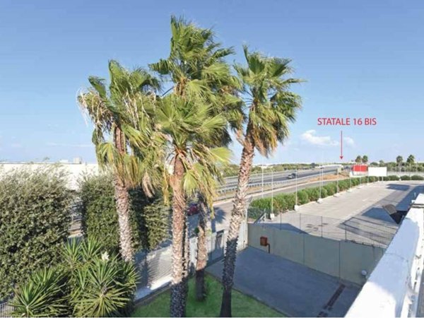 locale commerciale in vendita a Molfetta