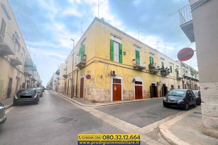 locale commerciale in vendita a Molfetta
