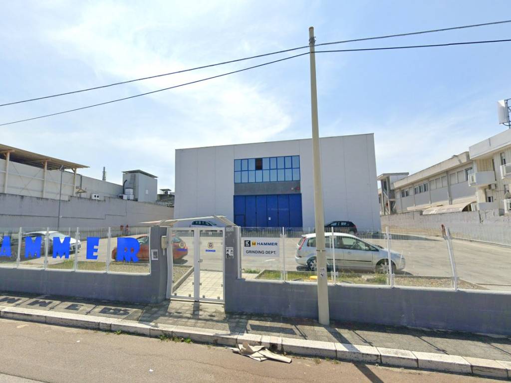 locale commerciale in vendita a Molfetta