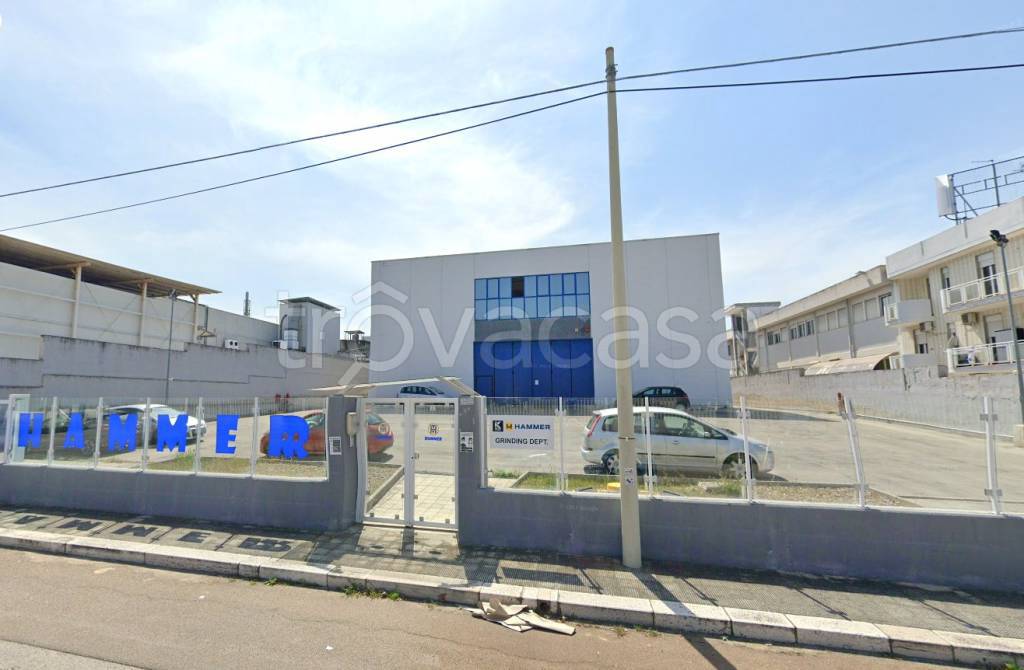 locale commerciale in vendita a Molfetta