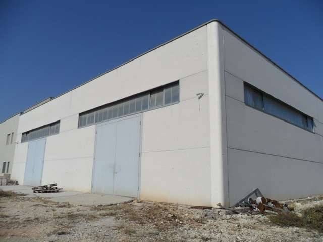 locale commerciale in vendita a Molfetta