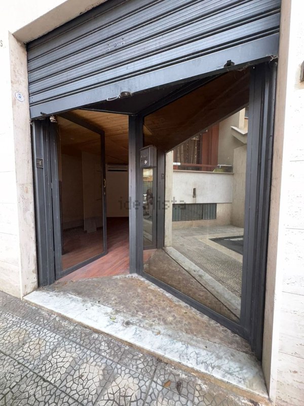 locale commerciale in vendita a Molfetta