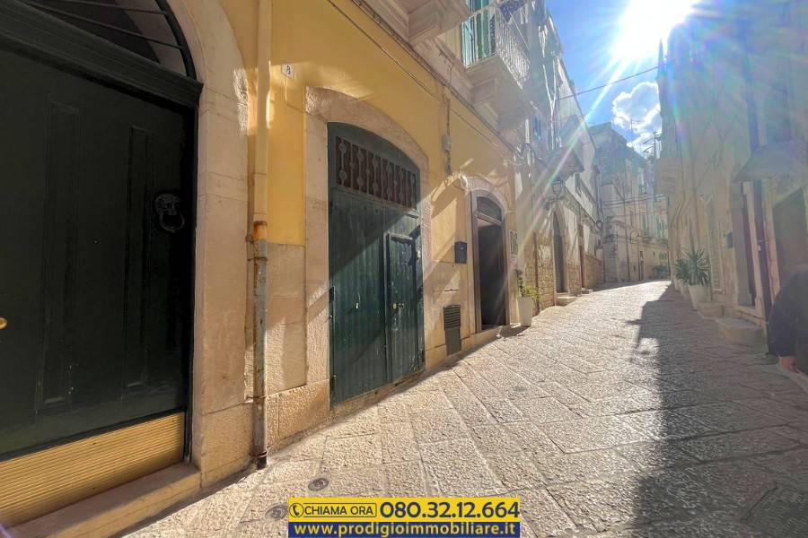 locale commerciale in vendita a Molfetta