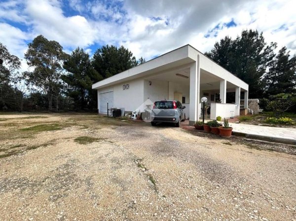casa indipendente in vendita a Molfetta in zona Madonna della Rosa