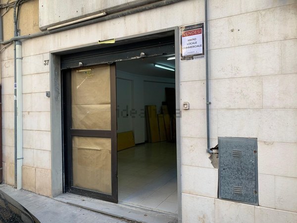 locale commerciale in vendita a Molfetta in zona Centro Città