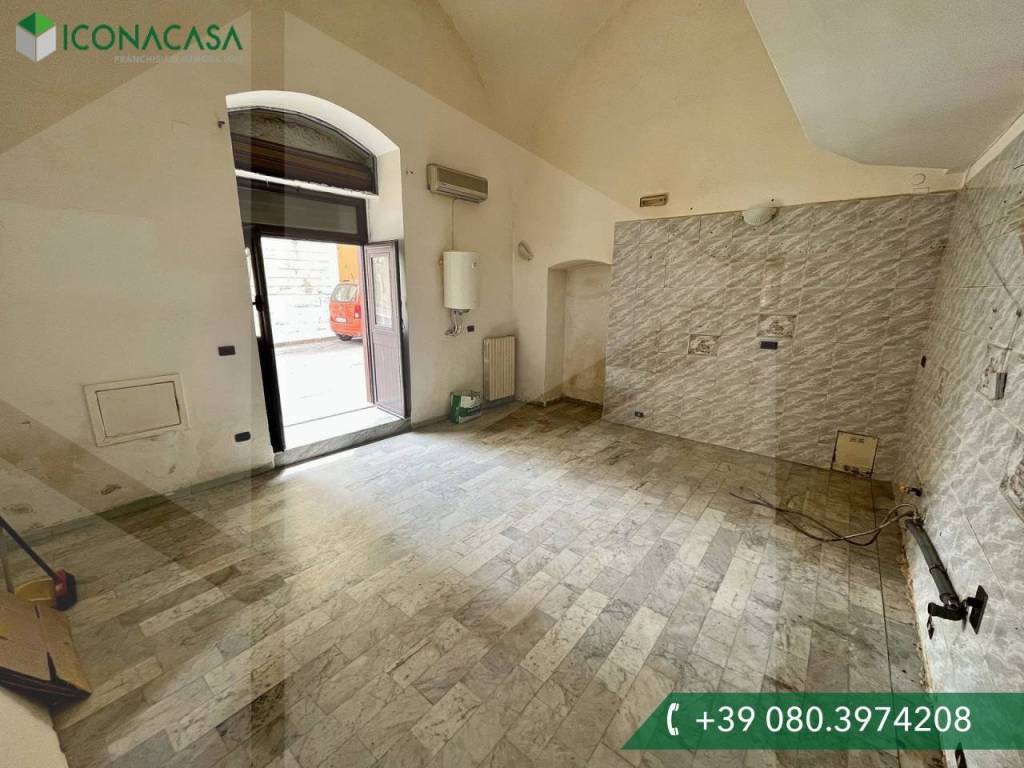 locale commerciale in vendita a Molfetta