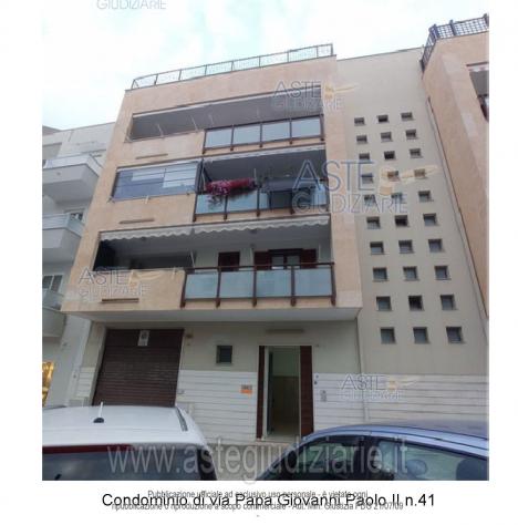 locale commerciale in vendita a Molfetta