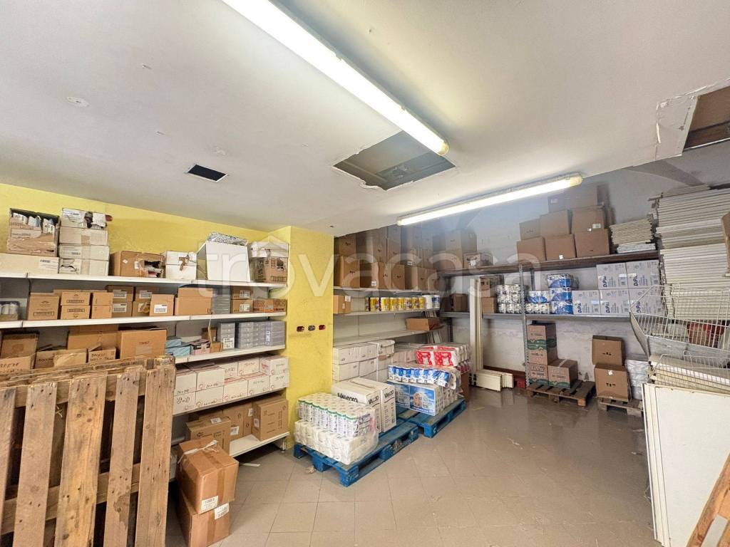 negozio in vendita a Molfetta in zona Centro Città