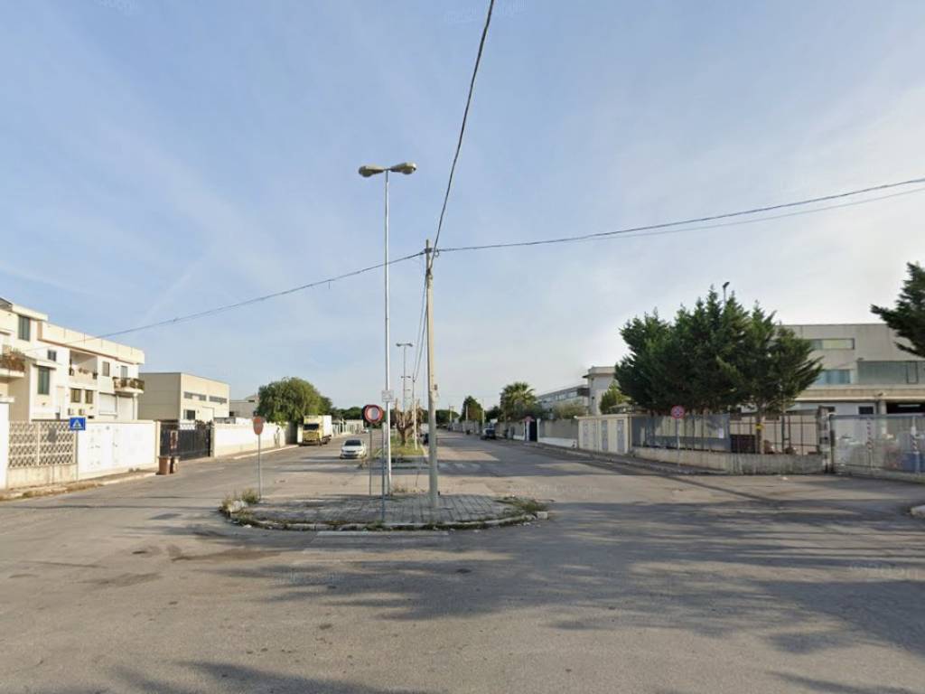 locale commerciale in vendita a Molfetta