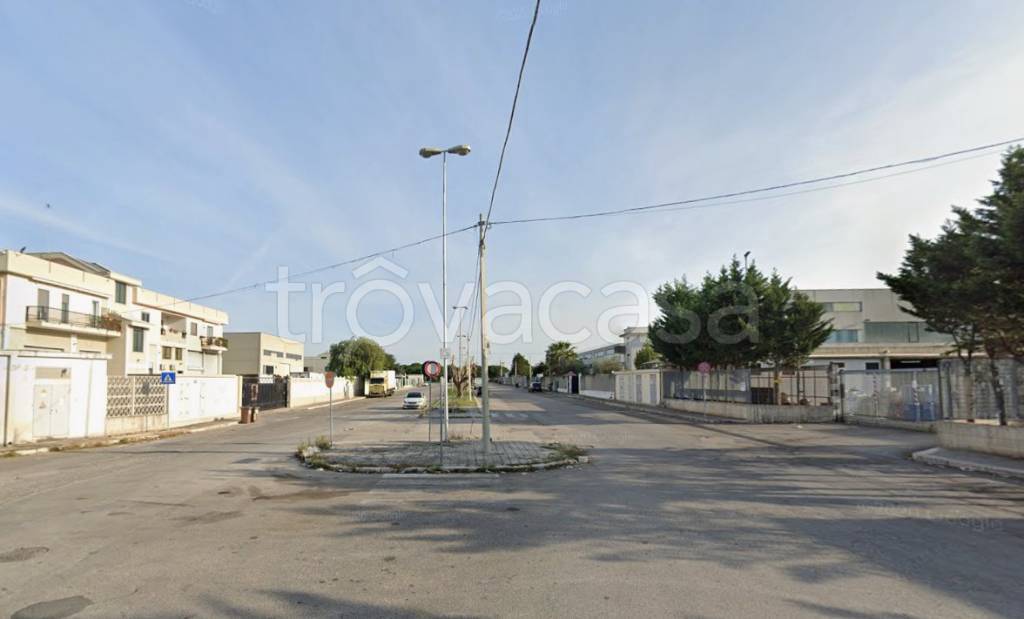 locale commerciale in vendita a Molfetta