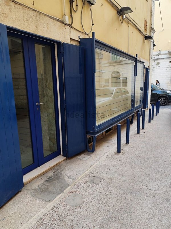 locale commerciale in vendita a Molfetta