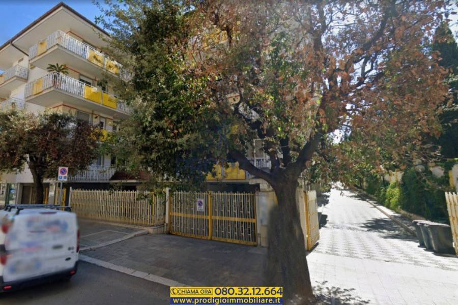 locale commerciale in vendita a Molfetta