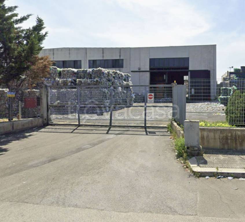 locale commerciale in vendita a Molfetta