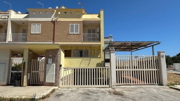 casa indipendente in vendita a Molfetta in zona Madonna della Rosa