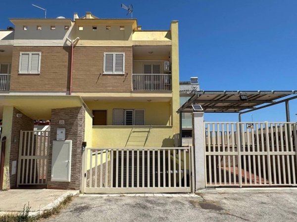 casa indipendente in vendita a Molfetta in zona Madonna della Rosa