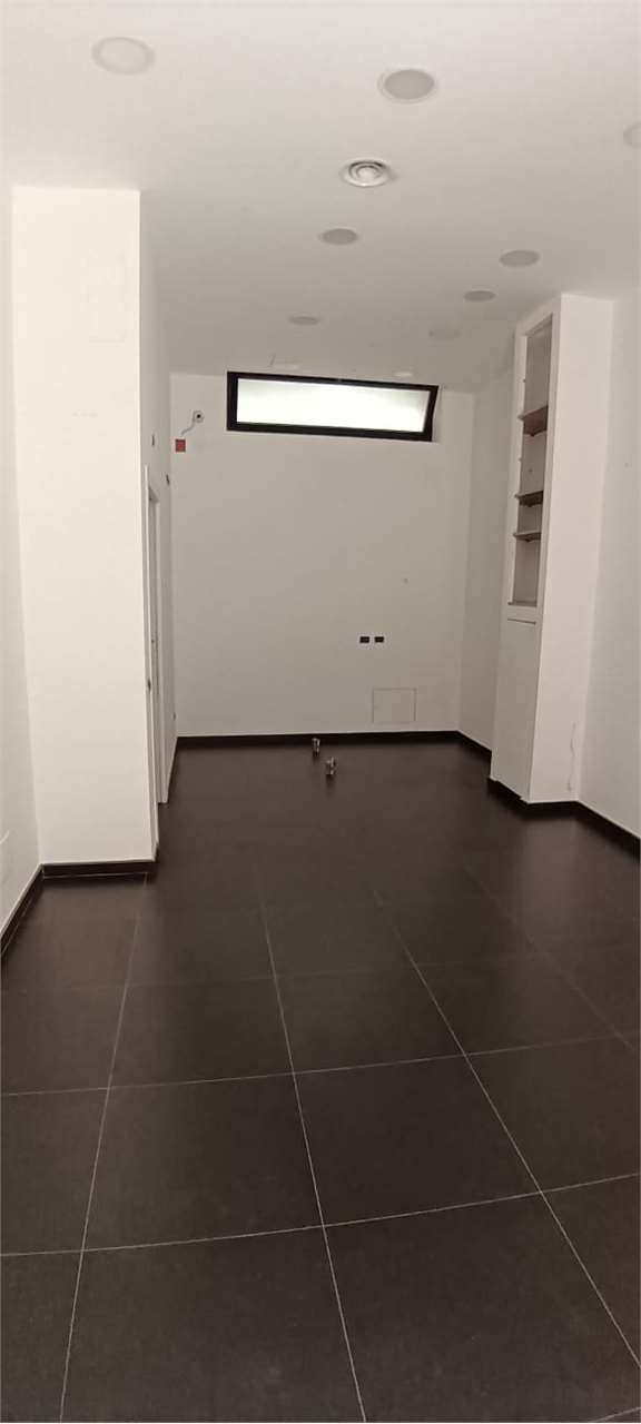 negozio in vendita a Molfetta in zona Centro Città
