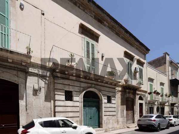 casa indipendente in vendita a Molfetta in zona Centro Città