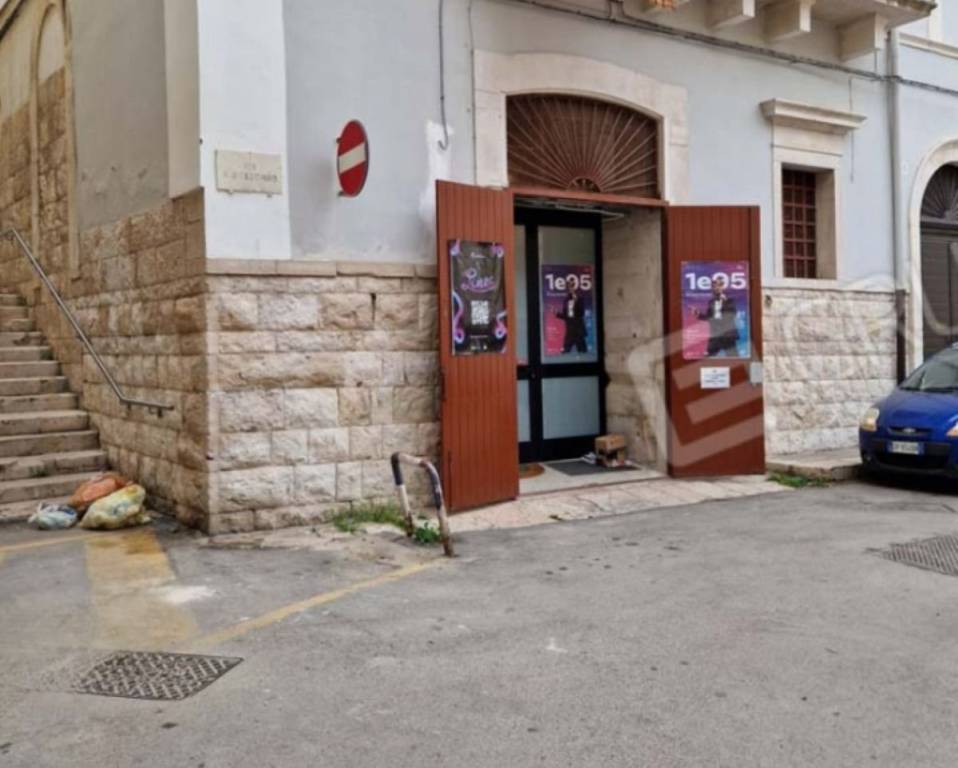locale commerciale in vendita a Molfetta