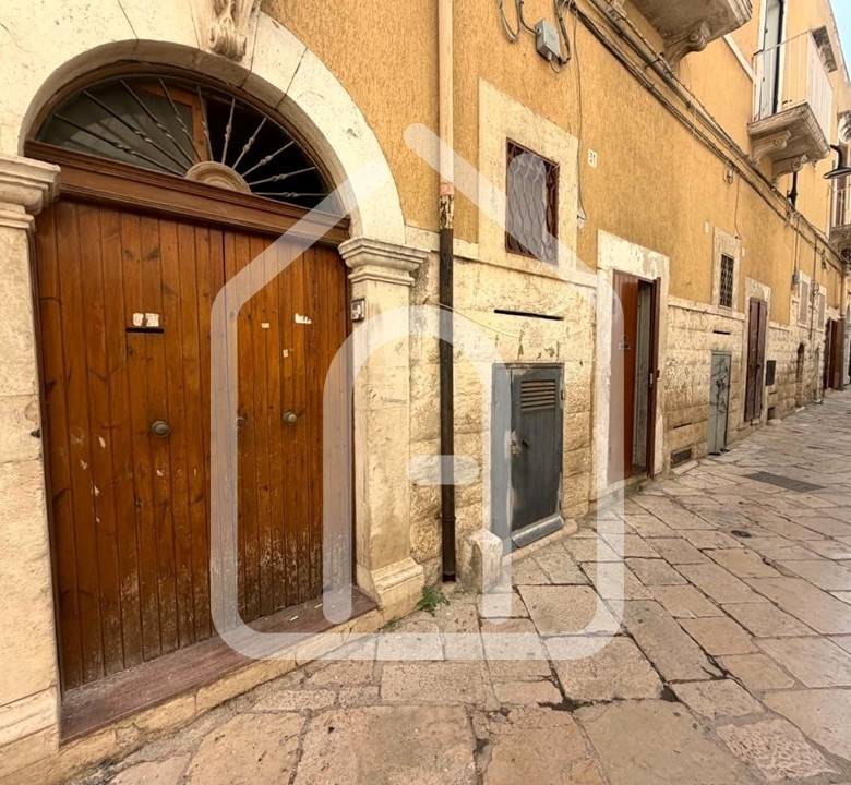 locale commerciale in vendita a Molfetta in zona Centro Città