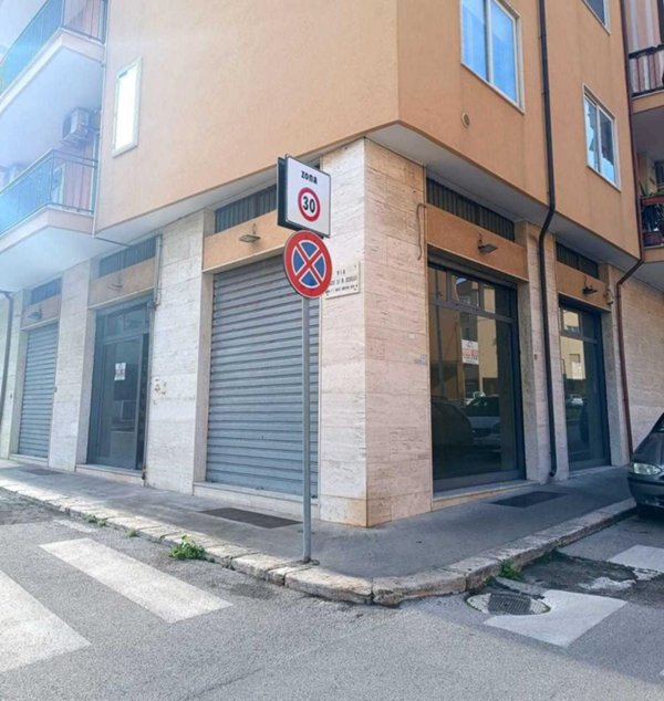 negozio in vendita a Monopoli