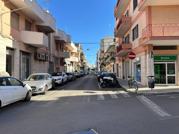 negozio in vendita a Monopoli